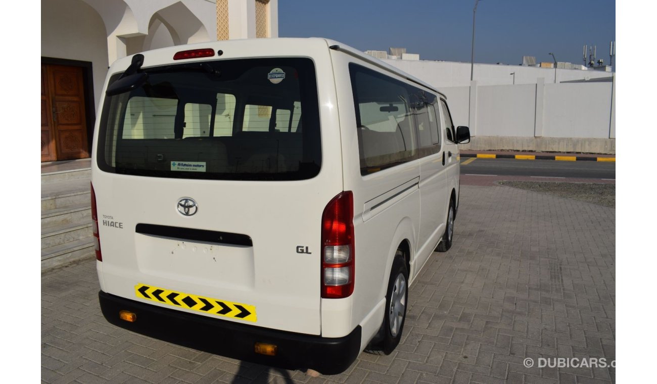 Toyota Hiace GL - Standard Roof Toyota Hiace Bus 13 seater, Model:2016. excellent condition