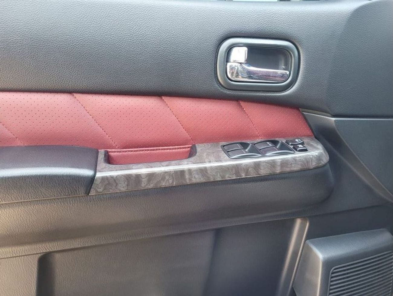 Nissan Patrol Safari Super Safari 4.8L A/T NISSAN PATROL SUPER SAFARI 4 YEARS SERVICE CONTRACT UNTIL 80000 KM 5 YEARS WAR