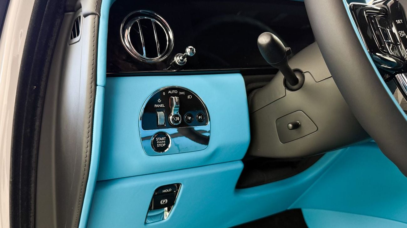 Rolls-Royce Cullinan Rolls Royce Cullinan - Silver Badge - 2026