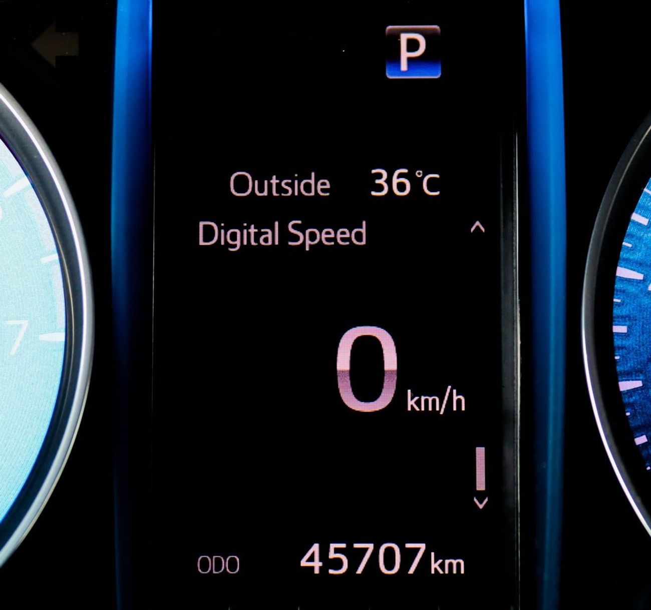 تويوتا فورتونر GXR 4.0L (278 HP) Toyota Fortuner 4.0L V6  2022 GCC 4WD Original Paint & Accident Free  excellent co