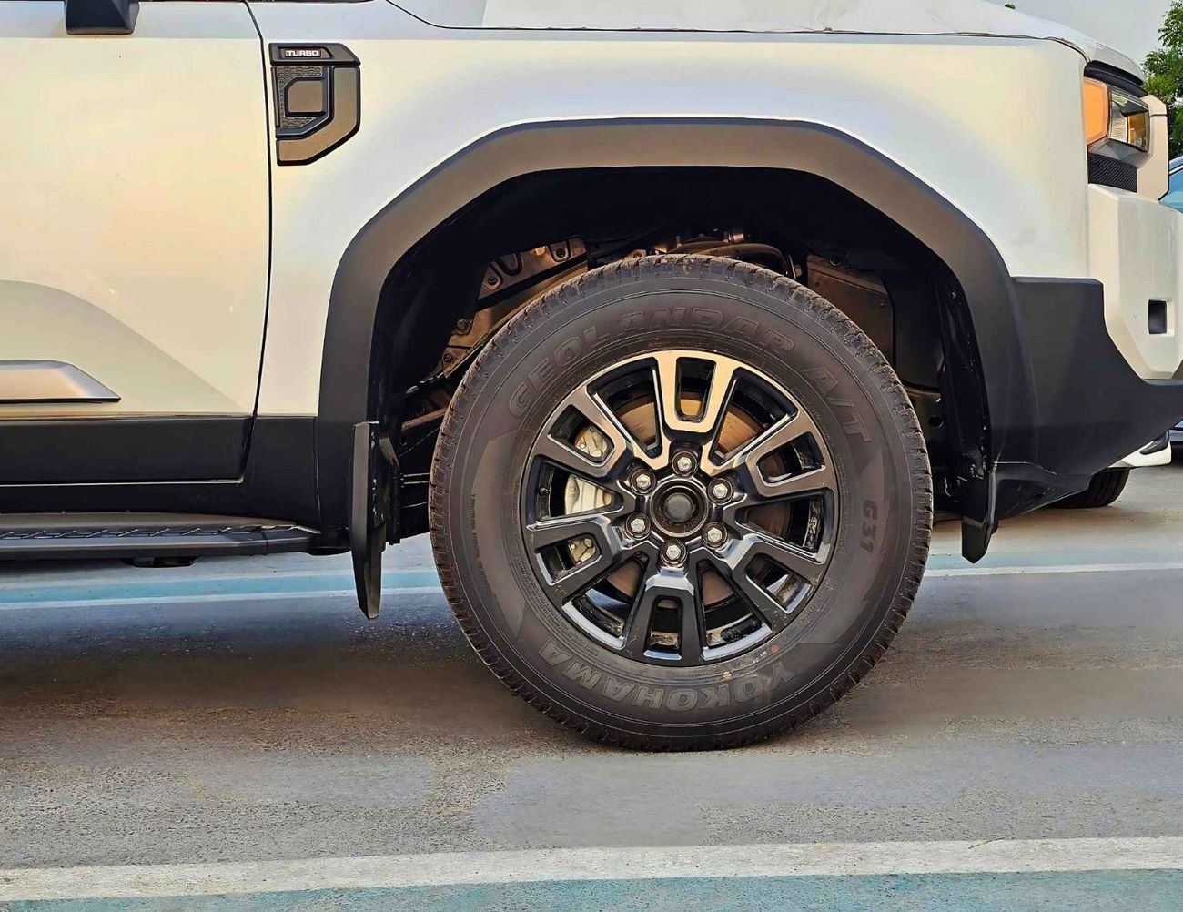 تويوتا برادو LC250 / ALL ROUNDER / 2.4T V4 PETROL / SUNROOF / LEATHER SEATS (CODE # P24AR)