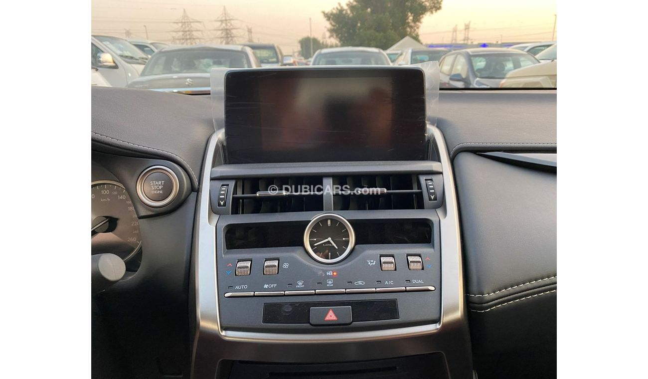 لكزس NX 300 لكزس NX300 2.0L دفع رباعي 5 أبواب موديل 2021 لون رمادي