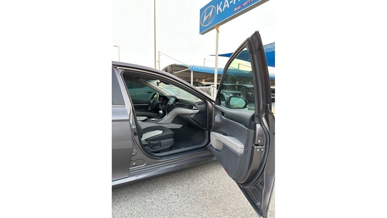 تويوتا كامري تويوتا كامري 2022 محرك 2.5 لتر كراسي جلد السيارة بحالة جيدة