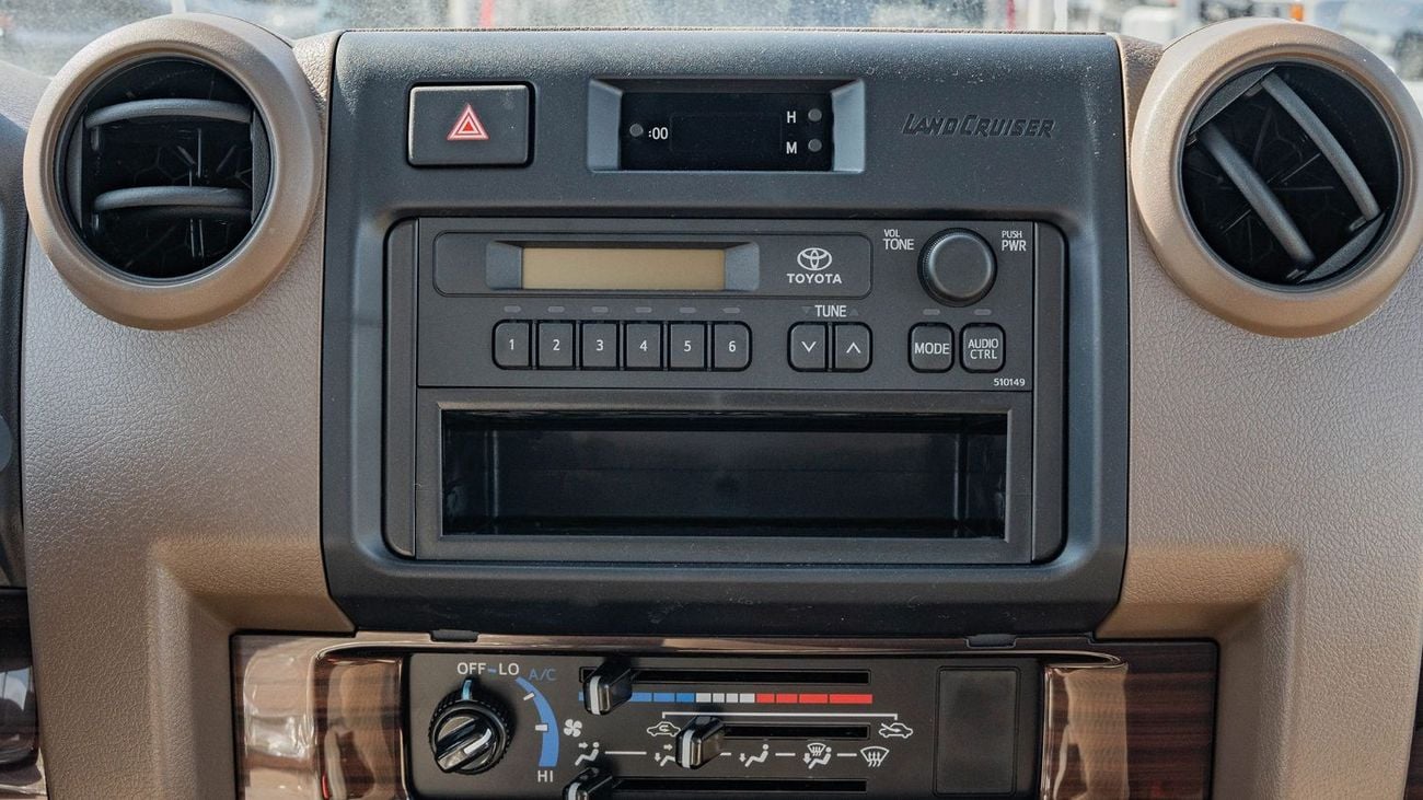 تويوتا لاند كروزر 70 2025 Toyota Land Cruiser LC 78 V6 4.0L MT Petrol