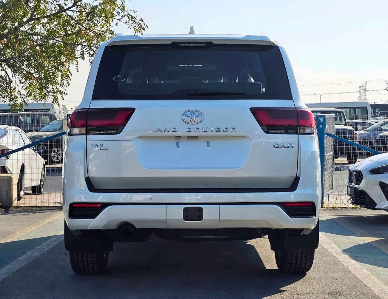 Toyota Land Cruiser GXR TWIN TURBO || 3.5L V6 PETROL | REAR ENTERTAINMENT SCREEN (CODE # GXR3M2)