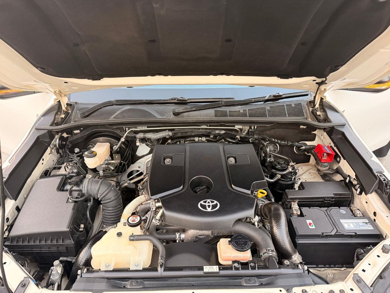 تويوتا هيلوكس SR Right hand drive