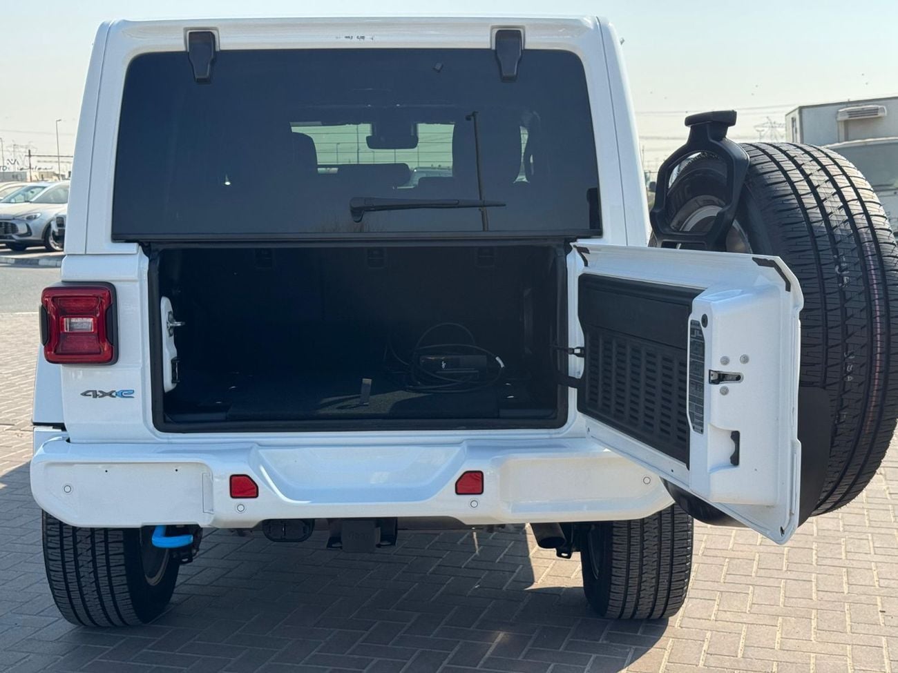 جيب رانجلر Wrangler 4XE 2.0L Turbo PHEV 2023 UAE Price @ 143,000 AED