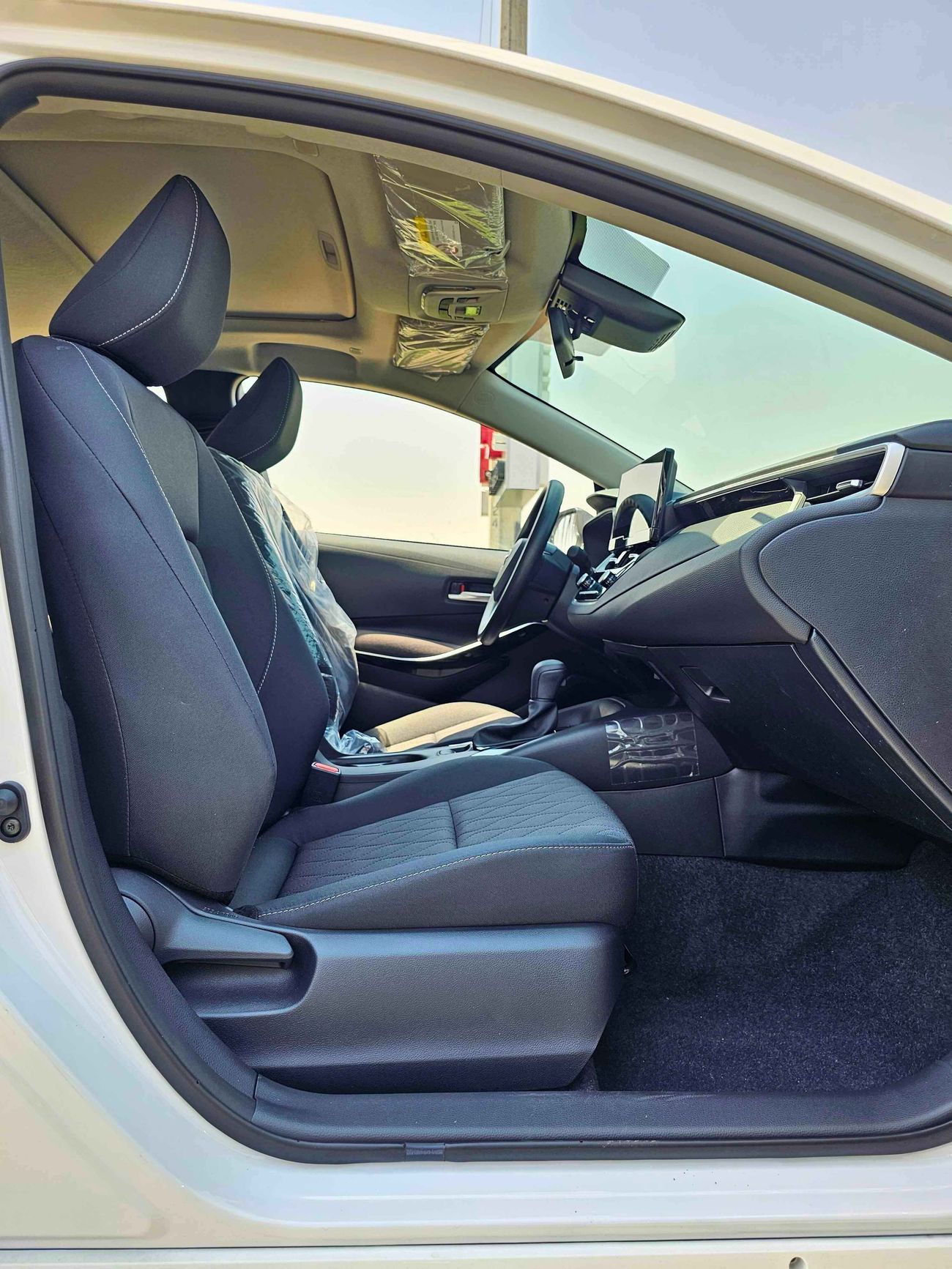 Toyota Corolla ELITE / HYBRID / 1.8L / PUSH START, SUNROOF, DVD + CAMERA (CODE #67994)