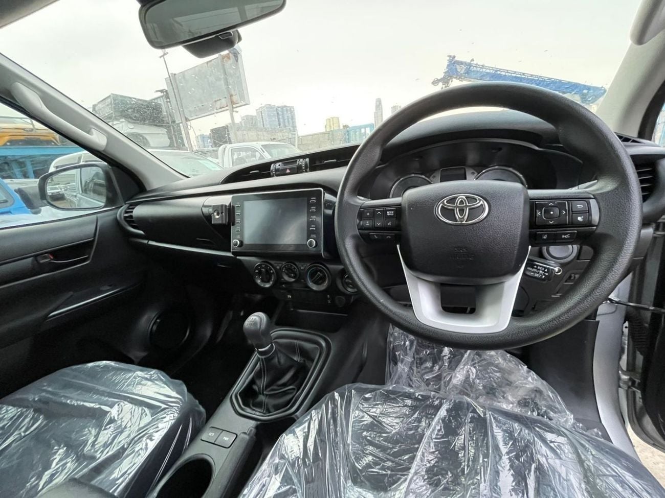 تويوتا هيلوكس GLX diesel engine ,2.8 liter ,manual gear ,year model 2024 ,right hand drive ,only for export availa