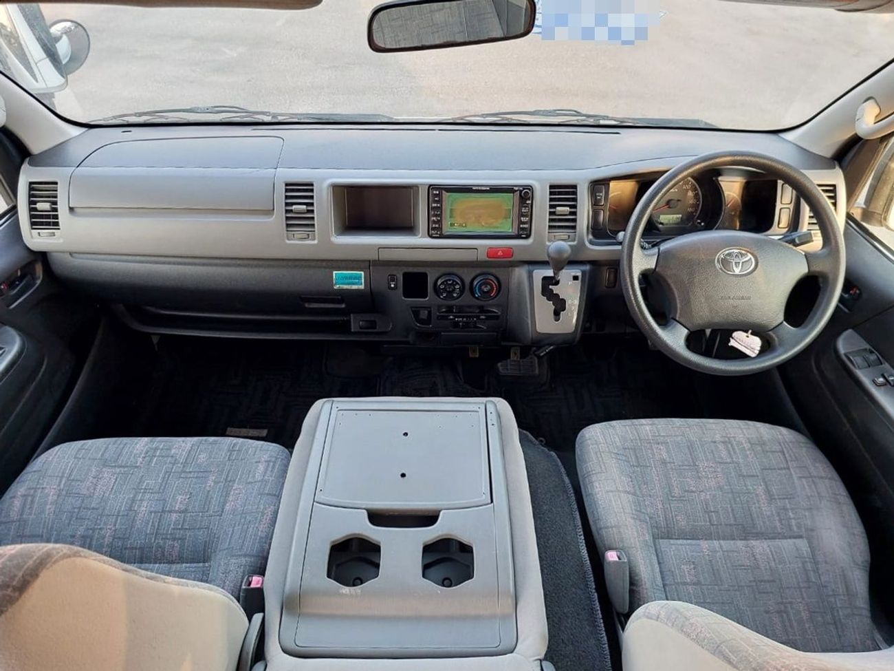 Toyota Hiace TOYOTA HIACE COMMUTER VAN RHD 2005 MODEL 2.5 L DIESEL AUTOMATIC(PM10644)