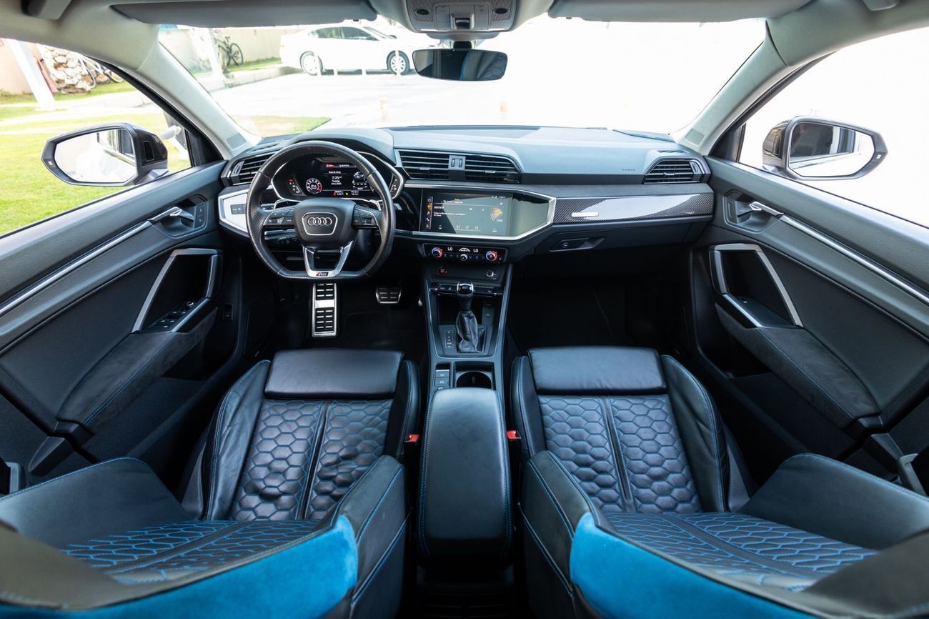 Audi RS Q3 TFSI quattro 2.5L SUV