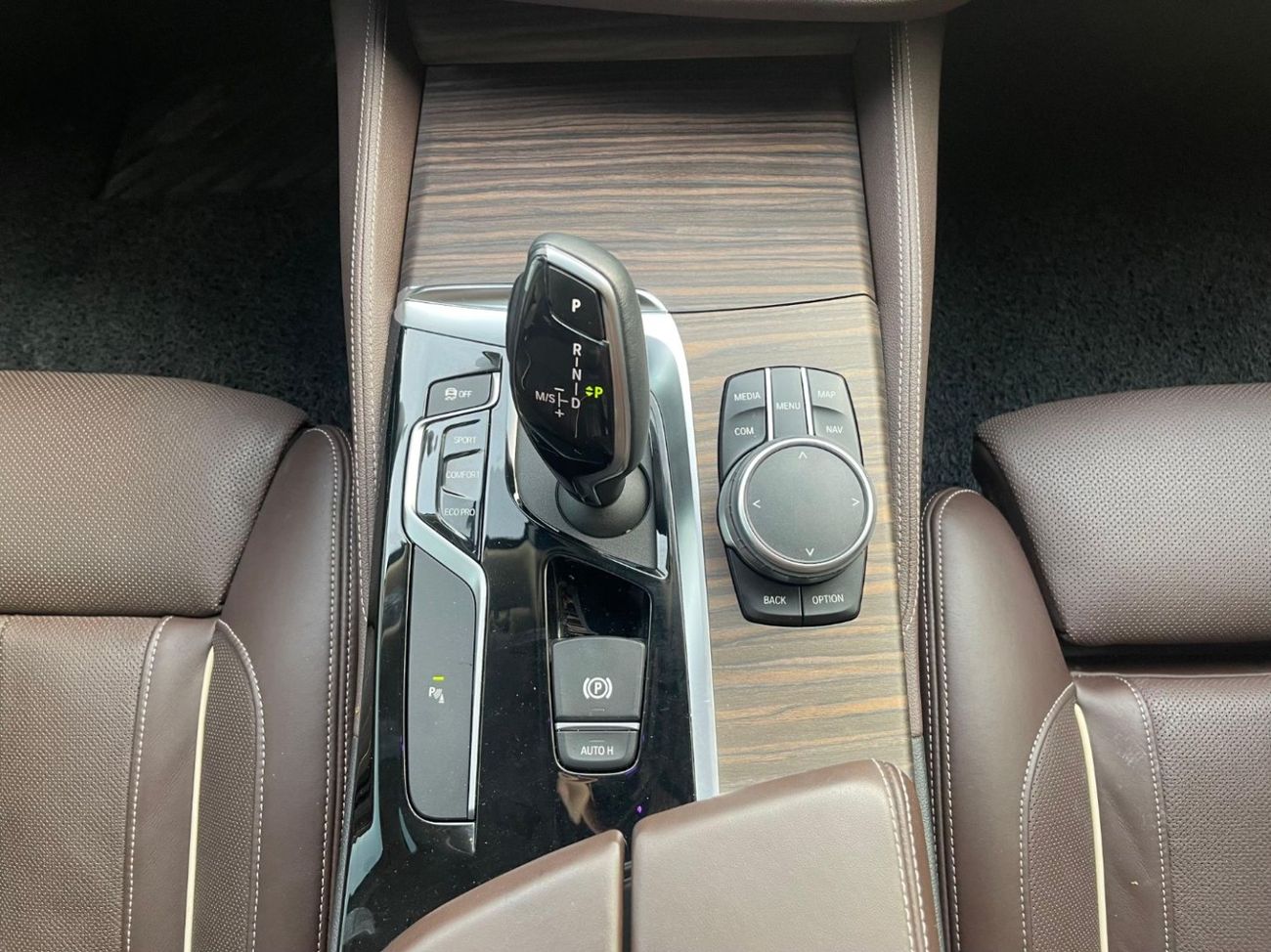 بي أم دبليو 530i Luxury 2.0L LUXURY LINE / KOREAN IMPORTED / CLEAN TITLE / DIAMOND LEATHER BIG SEATS