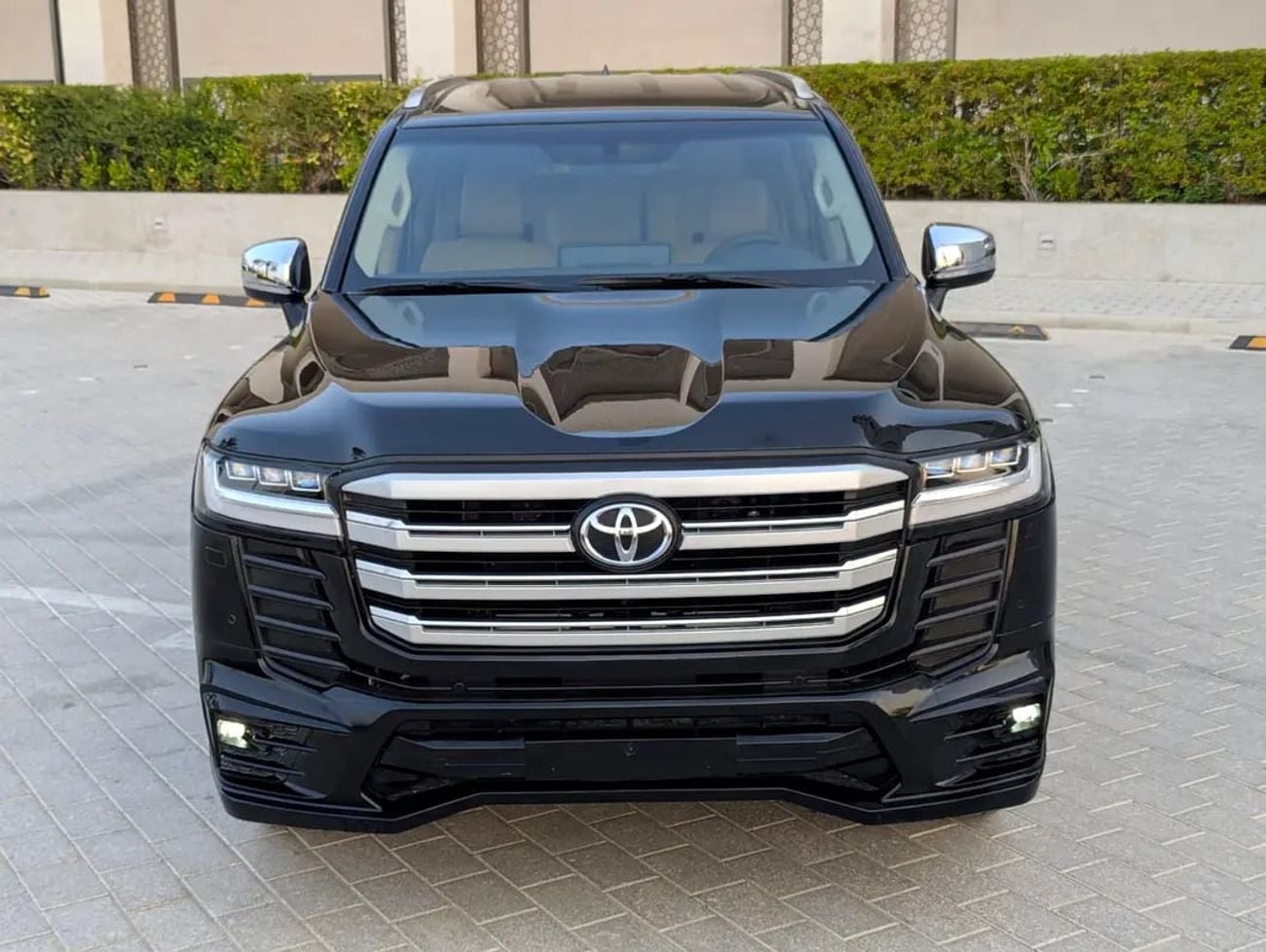 تويوتا لاند كروزر VXR 2023 GCC Specs Interior and Exterior Excellent Condition
