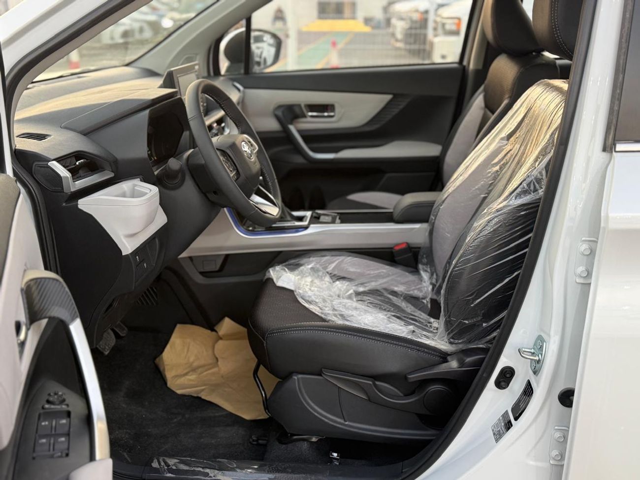 تويوتا فيلوز VELOZ - V Full Option 1.5L 4 Cylinders - 7 Seats 2025 Model