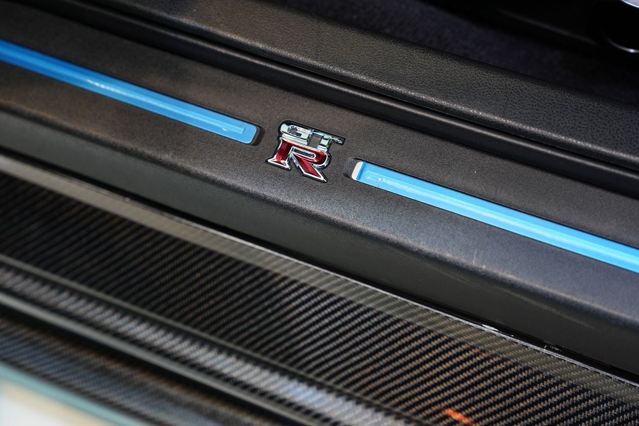 Nissan GT-R Track Edition, Full Carbon Kit, Turquoise Accent, Recaro Sport Seats, Bose Audio!!
