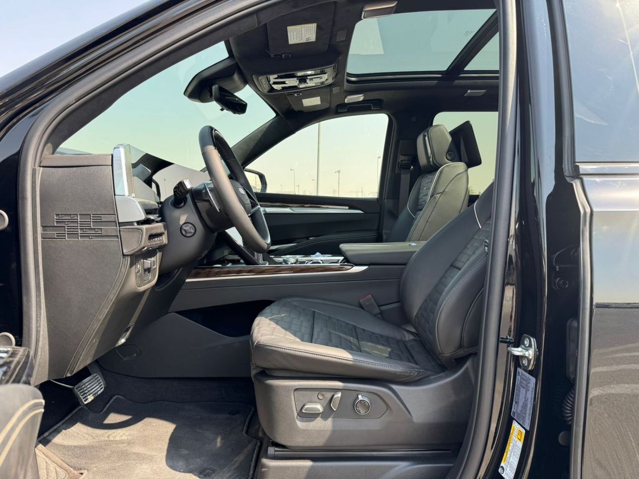 Cadillac Escalade 2025 Cadillac Escalade 6.2L V8 ESV Sport Platinum Executive Canadian Spec