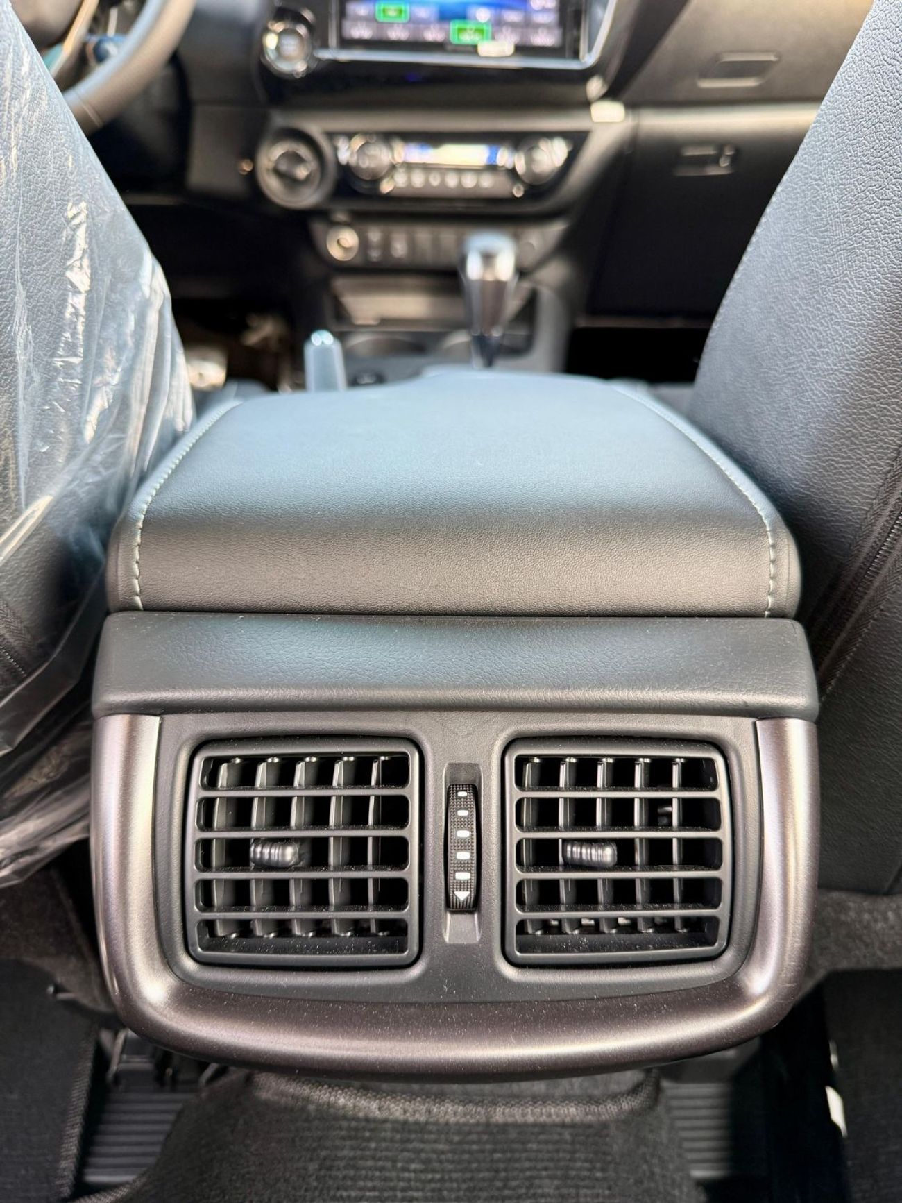 تويوتا هيلوكس TOYOTA HiLUX GR 2.8 DiESEL FuLL 2025 WHiTE