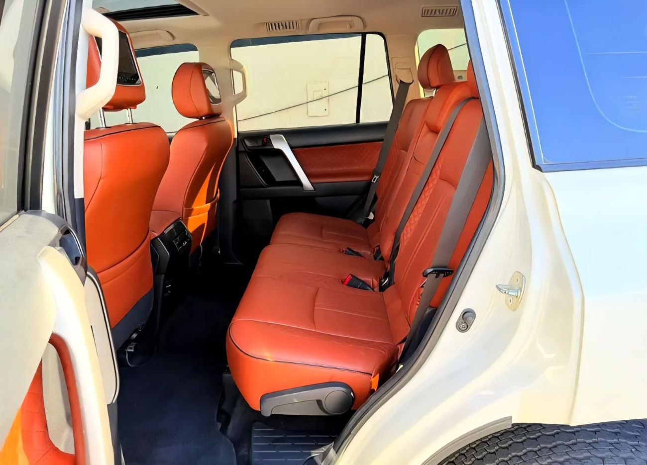 تويوتا برادو LHD VXR (Top of the Option) 2.7 V4 2TR Petrol engine Automatic Gear 4WD 7 Seats 5 Doors