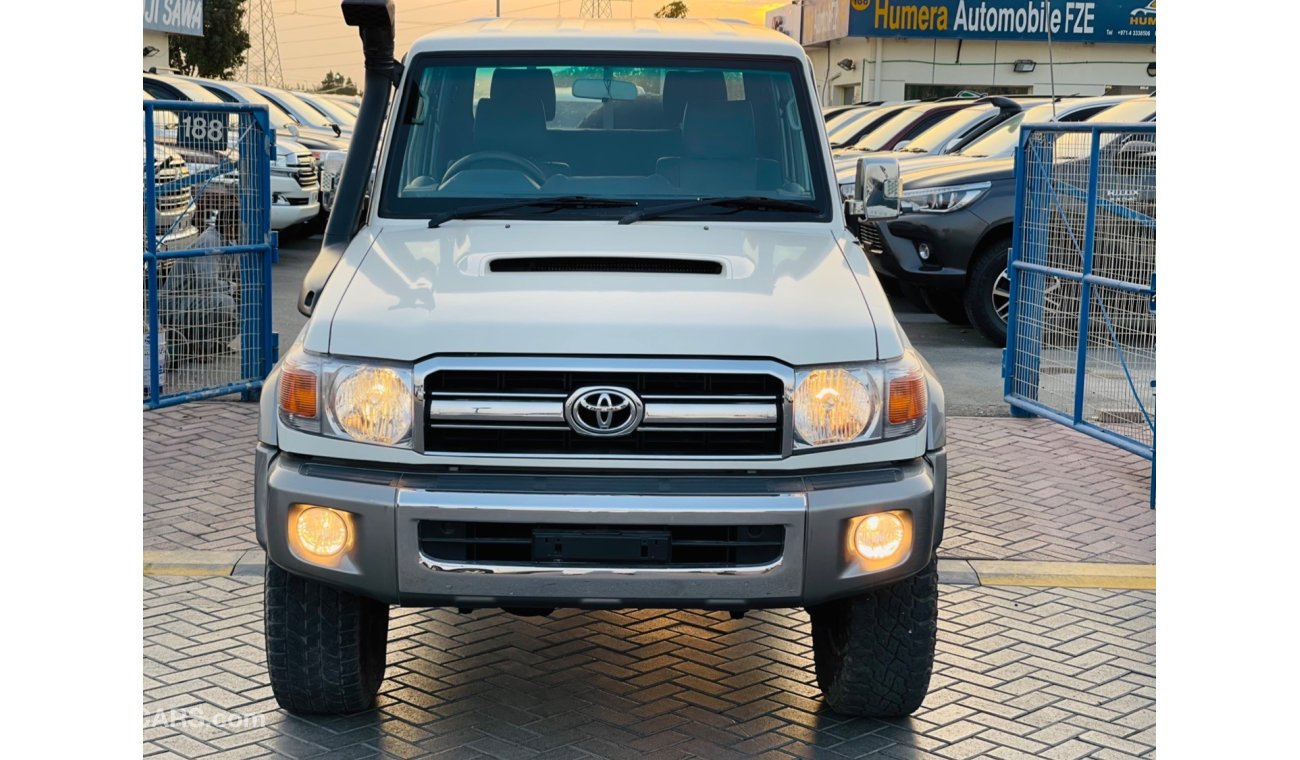 تويوتا لاند كروزر بيك آب Toyota Landcruiser pick up Diesel engine 2014 model  very clean and good condition