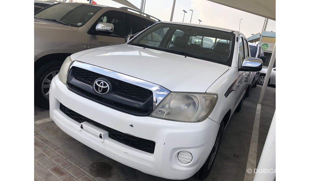 Toyota Hilux D/c pick up,model:2009. Excellent condition