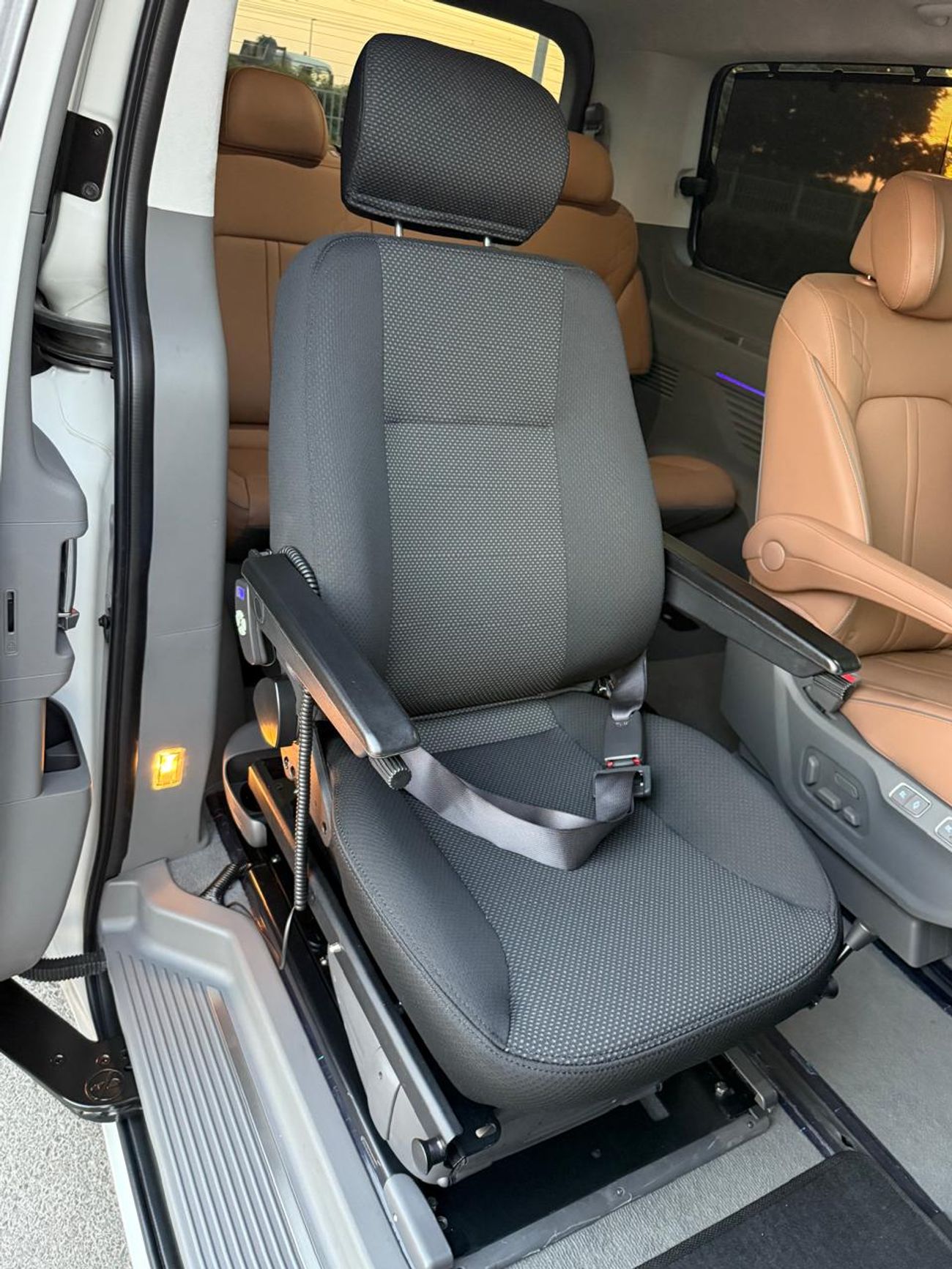 Hyundai Staria Comfort 3.5L (9 Seater)