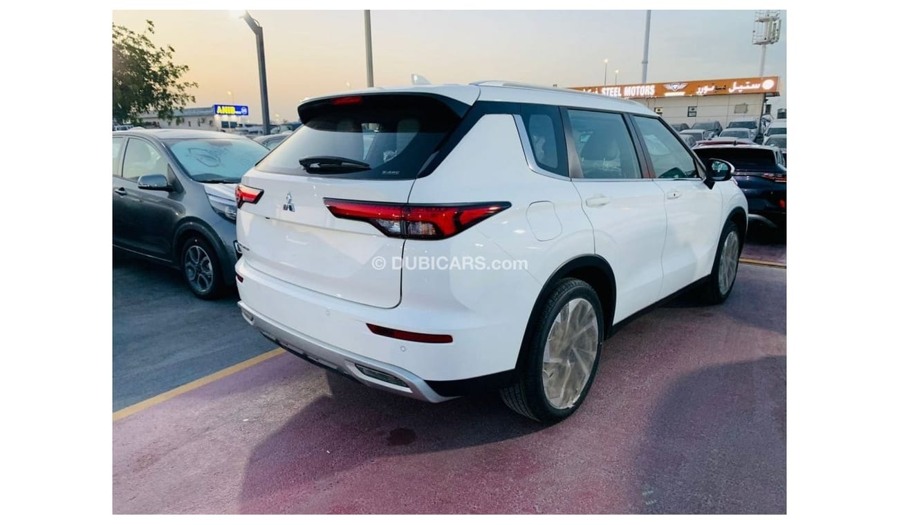 Mitsubishi Outlander BRAND NEW MITSUBISHI OUTLANDER GCC SPEC 2.5L SUV 4WD 7 SEATER 5 DOOR DUAL A/C PANORAMIC SUNROOF AVIL
