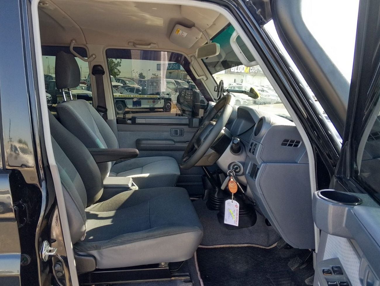 تويوتا لاند كروزر بيك آب GXL RHD 1VD-FTV 4.5L V8 Diesel Engine Manual Gear 4WD Double Cabin 4 Doors 5 Seats