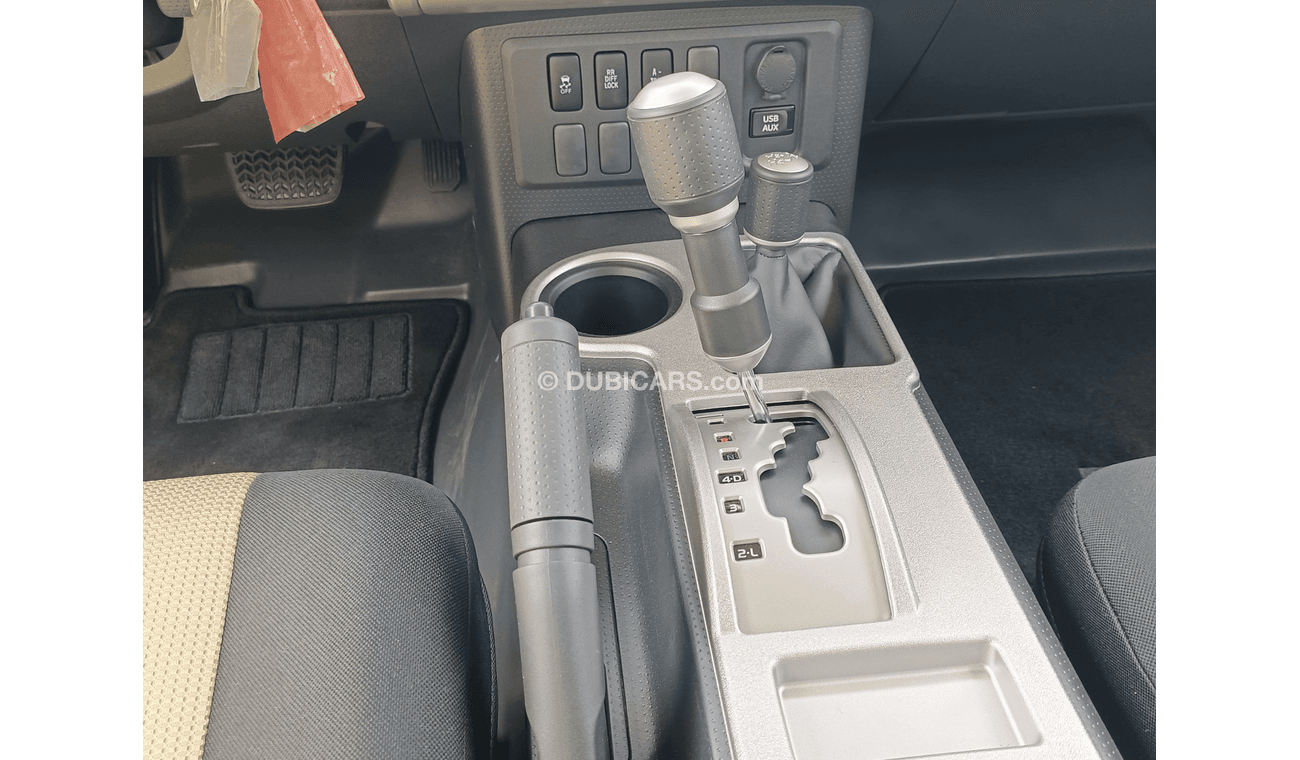 Toyota FJ Cruiser 4.0L PETROL / REAR CAMERA / DIFF LOCK / GCC SPECS / 4WD (CODE # 67859)