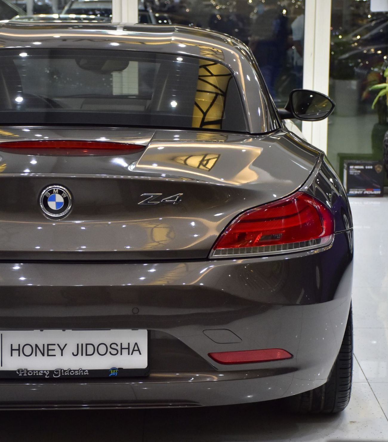 BMW Z4 sDrive 23i EXCLUSIVE EXCELLENT DEAL for our BMW Z4 sDrive23i ( 2012 Model ) in Brown Color GCC Specs