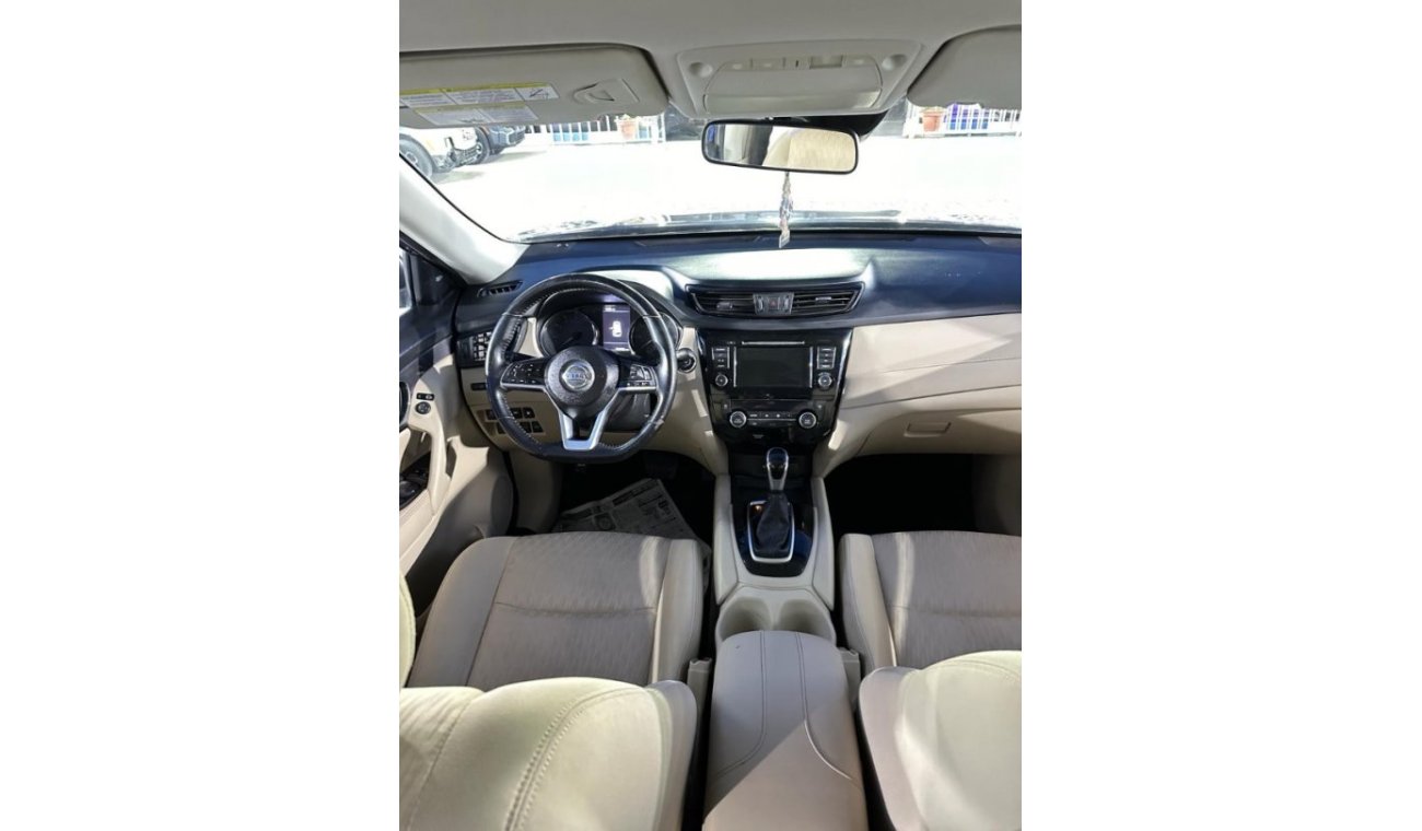 Nissan Rogue car in perfect condition 2020 with engine capacity 2.5 4wd