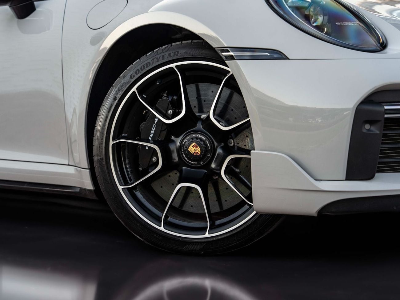 Porsche 911 Turbo S 3.8L (640 HP) Coupe
