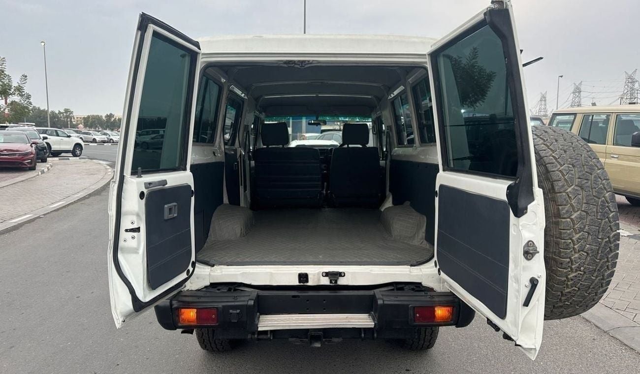 تويوتا لاند كروزر 70 RHD DIESEL V8 MANUAL