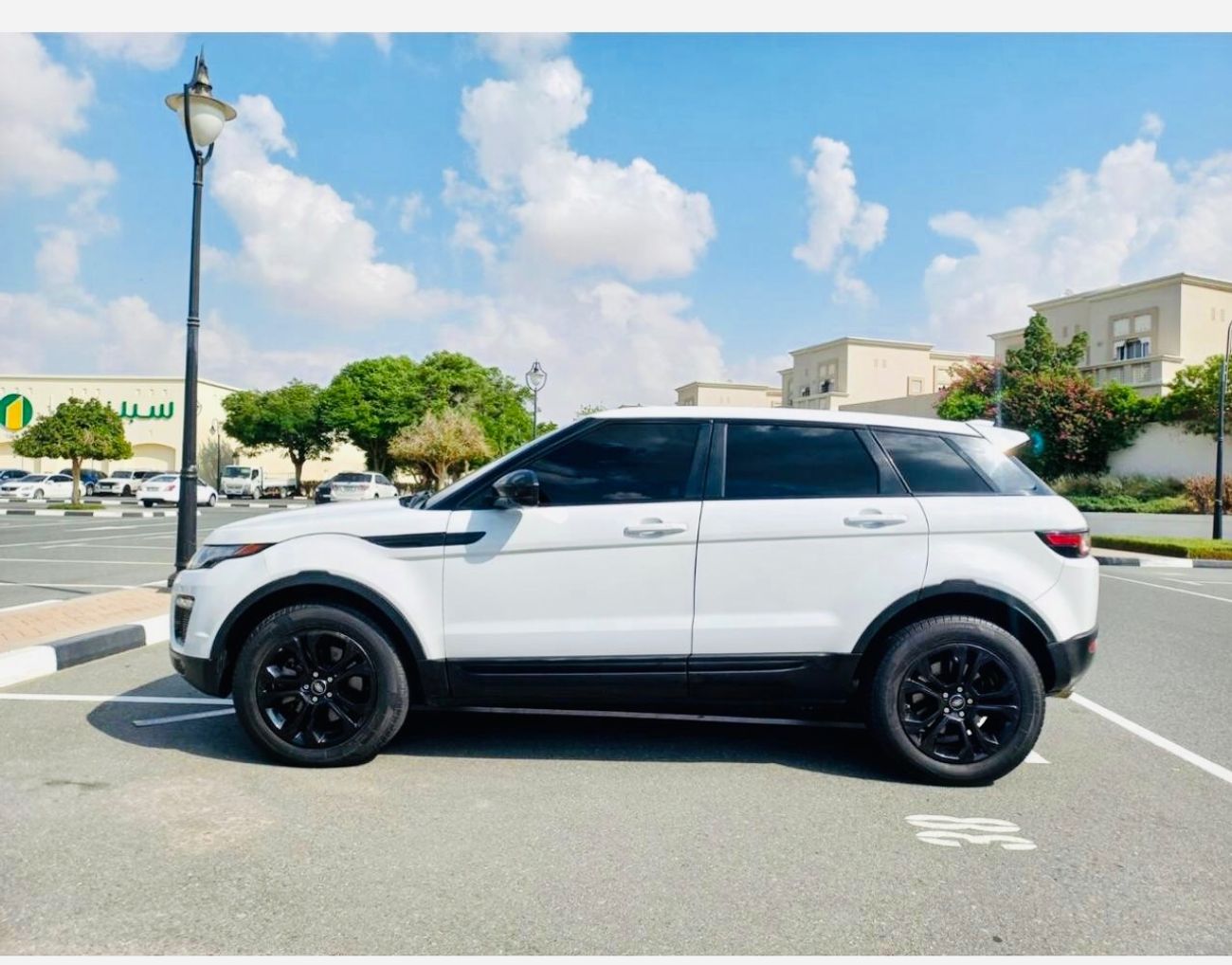 لاند روفر رانج روفر إيفوك SE 2.0L SUV (5 Door)