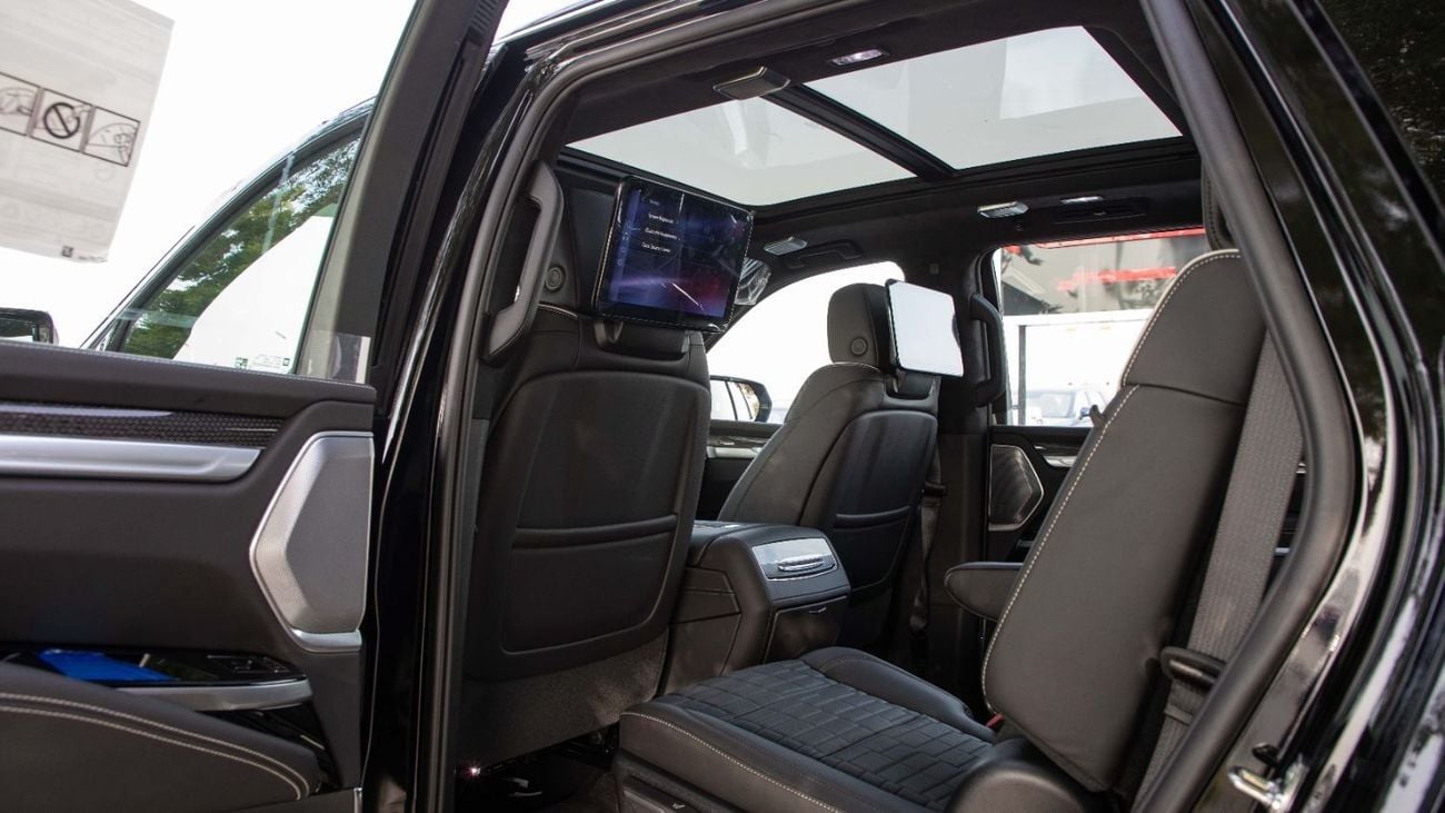 كاديلاك إسكالاد V-Series 6.2L SUPERCHARGED V8 | 2025 | For Export Only