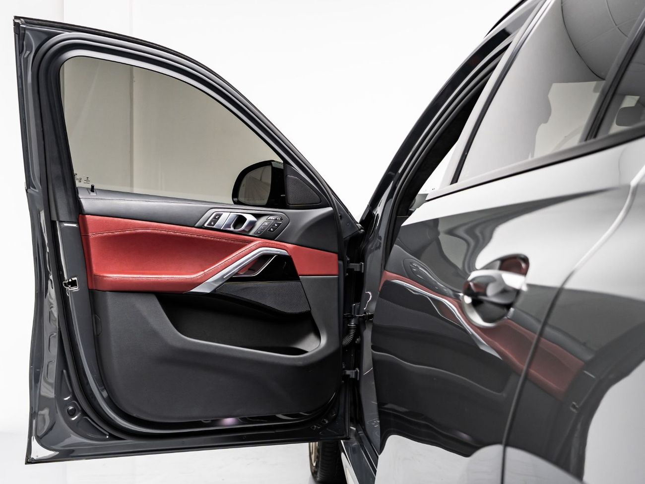 BMW X6 M50i 4.4L 2022 BMW X6 M50i, February 2027 BMW Warranty + Service Contract, Low KMs, GCC