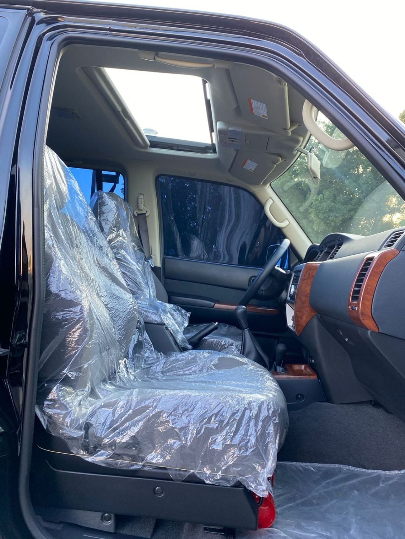 نيسان باترول سفاري نيسان باترول سفارى 2023 جير عادى باب واحد فل ابشن صبغ وكاله تشييكات وكاله تحت الضمان بحاله ممتازه