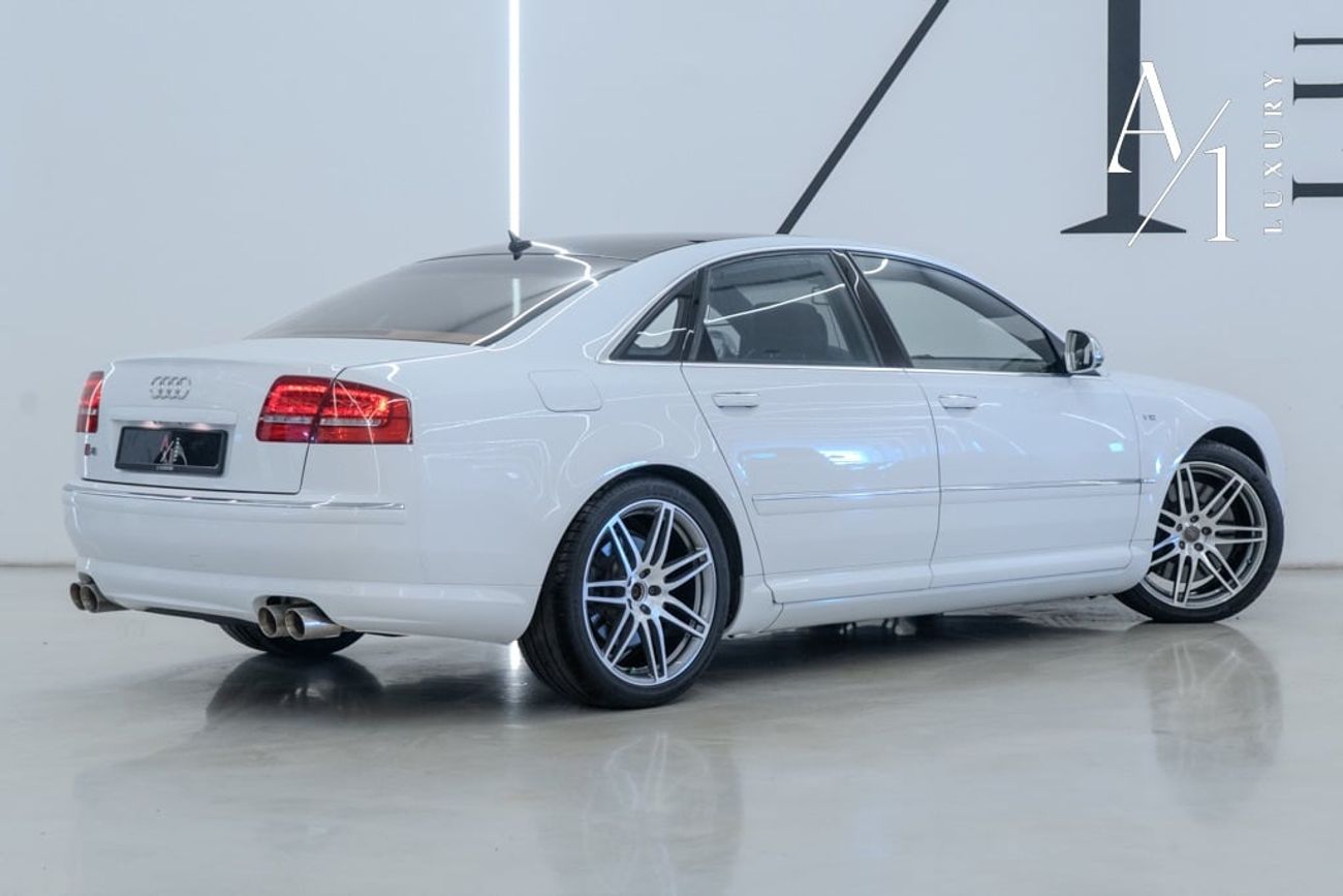 Audi S8 2009 Audi S8 V10, Clean Title, Zero Paint, GCC