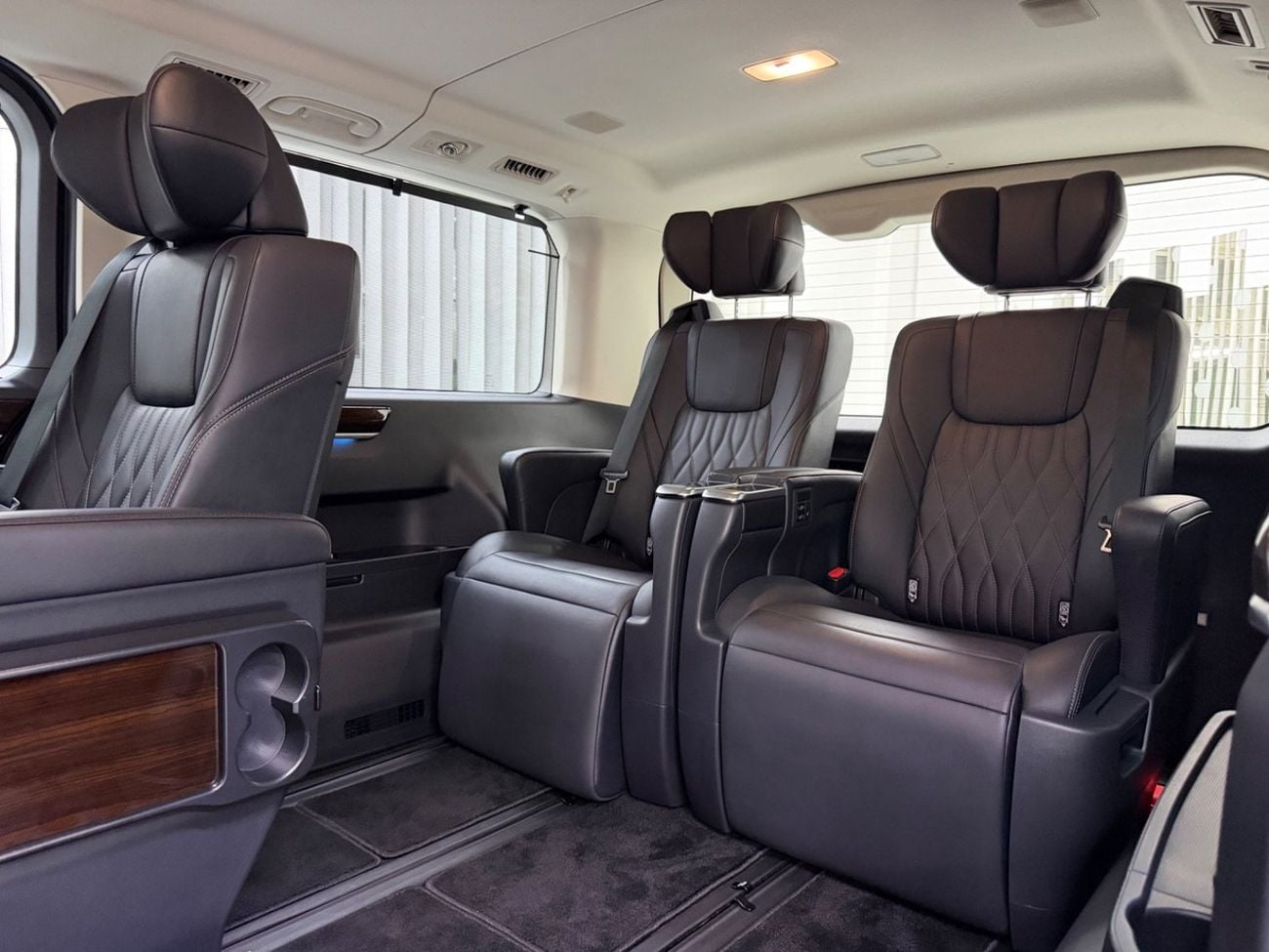Toyota Granvia PREMIUM