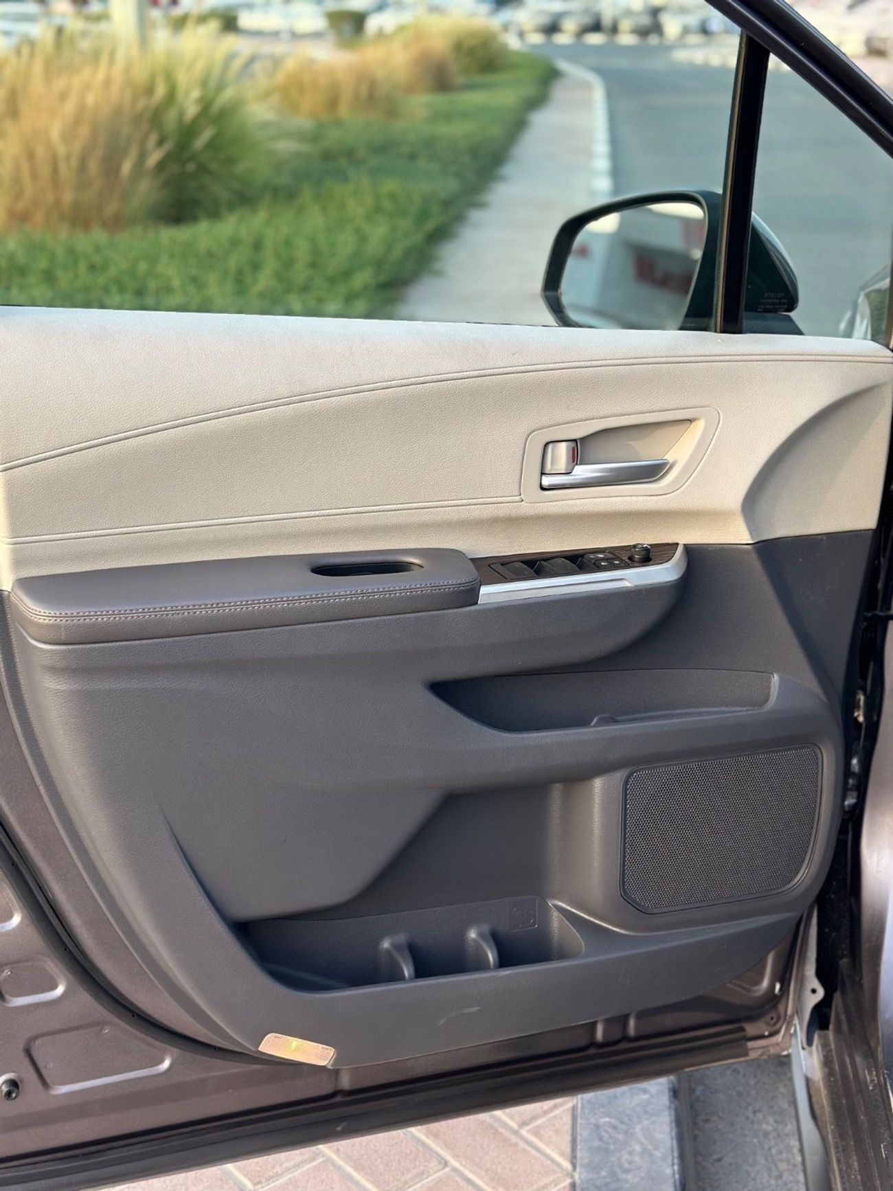 Toyota Sienna XLE Hybrid Sunroof Full Option 2022