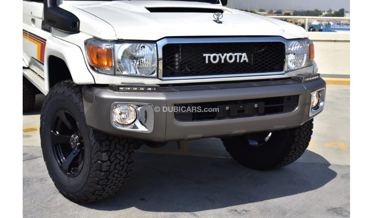 Toyota Land Cruiser Pick Up Double Cab  V8 4.5L   MT