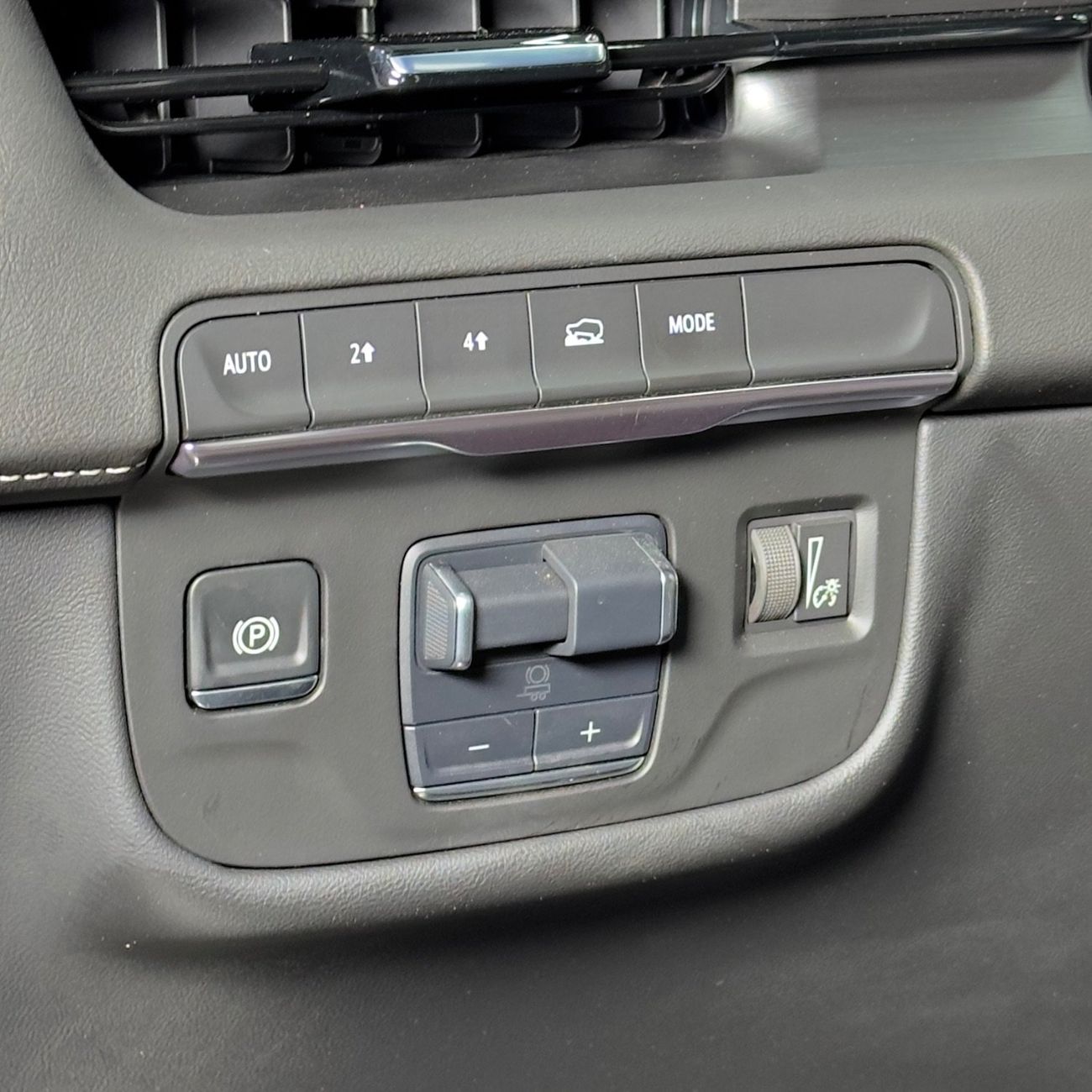 Cadillac Escalade Premium Luxury 6.2L 4WD