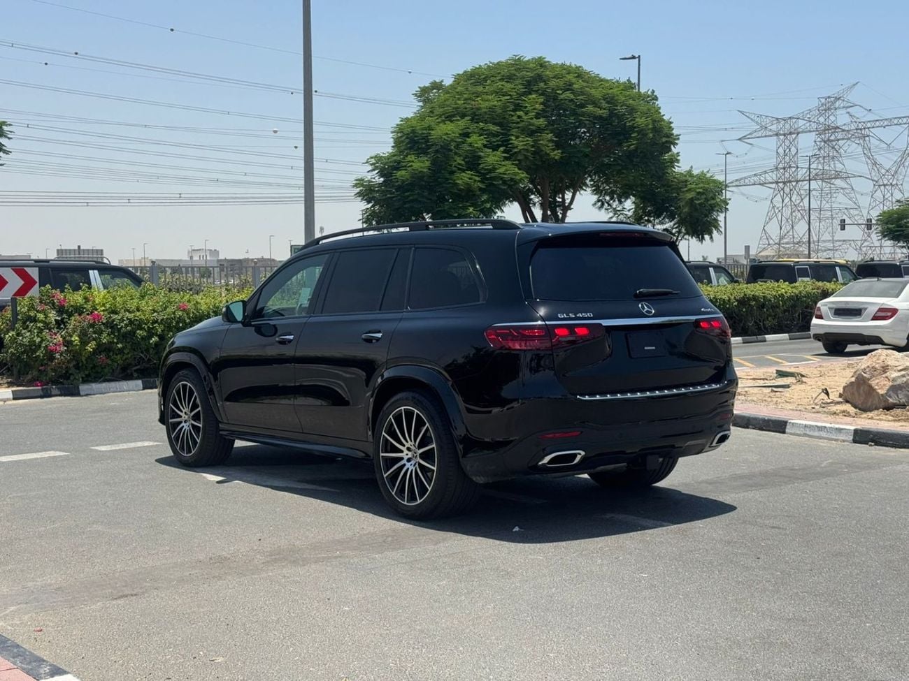 مرسيدس بنز GLS 450 2025 Mercedes Benz GLS-450 Mid Option Without HUD