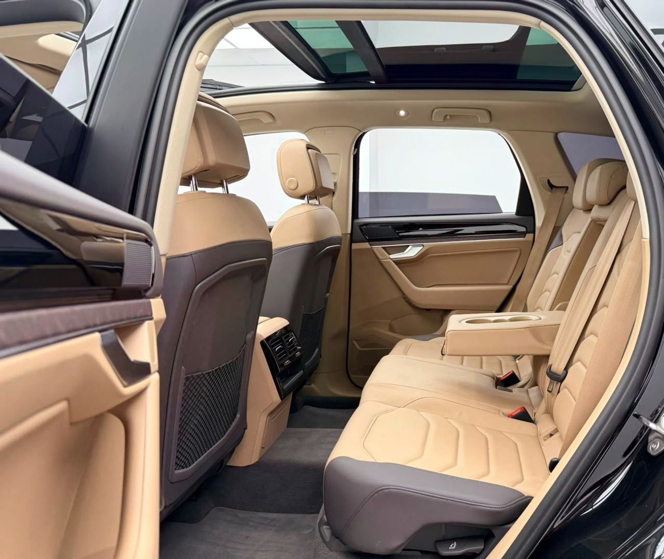 Volkswagen Touareg 2023 Volkswagen Touareg Atmosphere Plus, 2029 VW Warranty + Service Pack, Low Km, Fully Loaded, GCC
