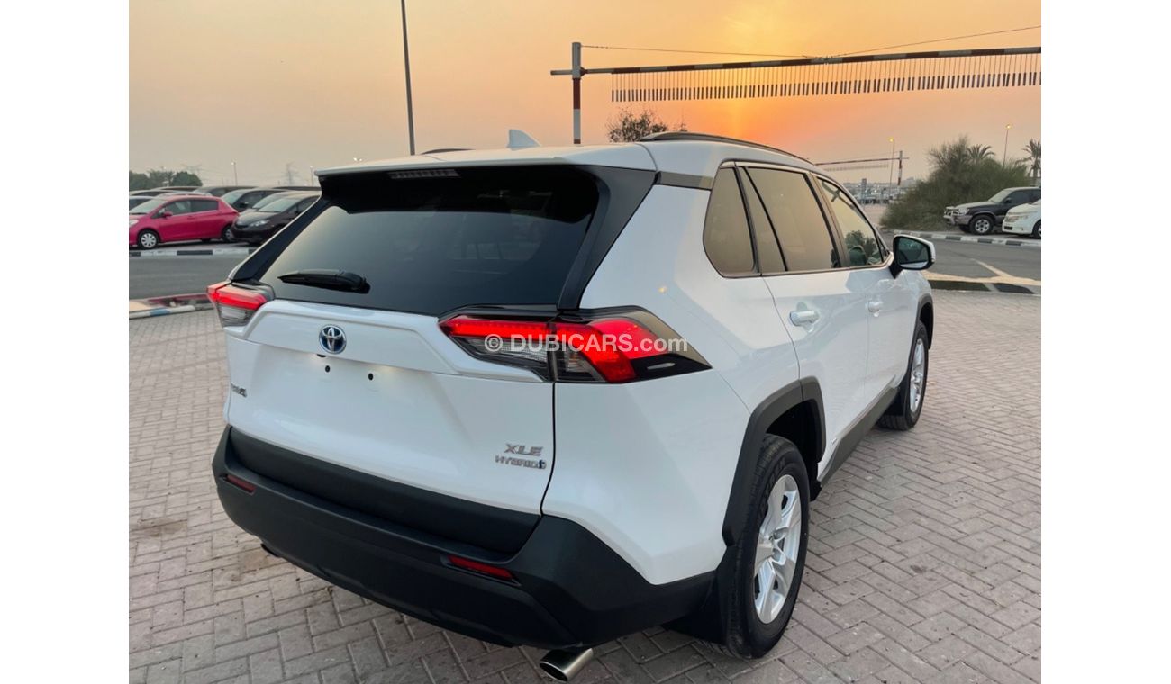 Toyota RAV4 XLE Hybrid AWD