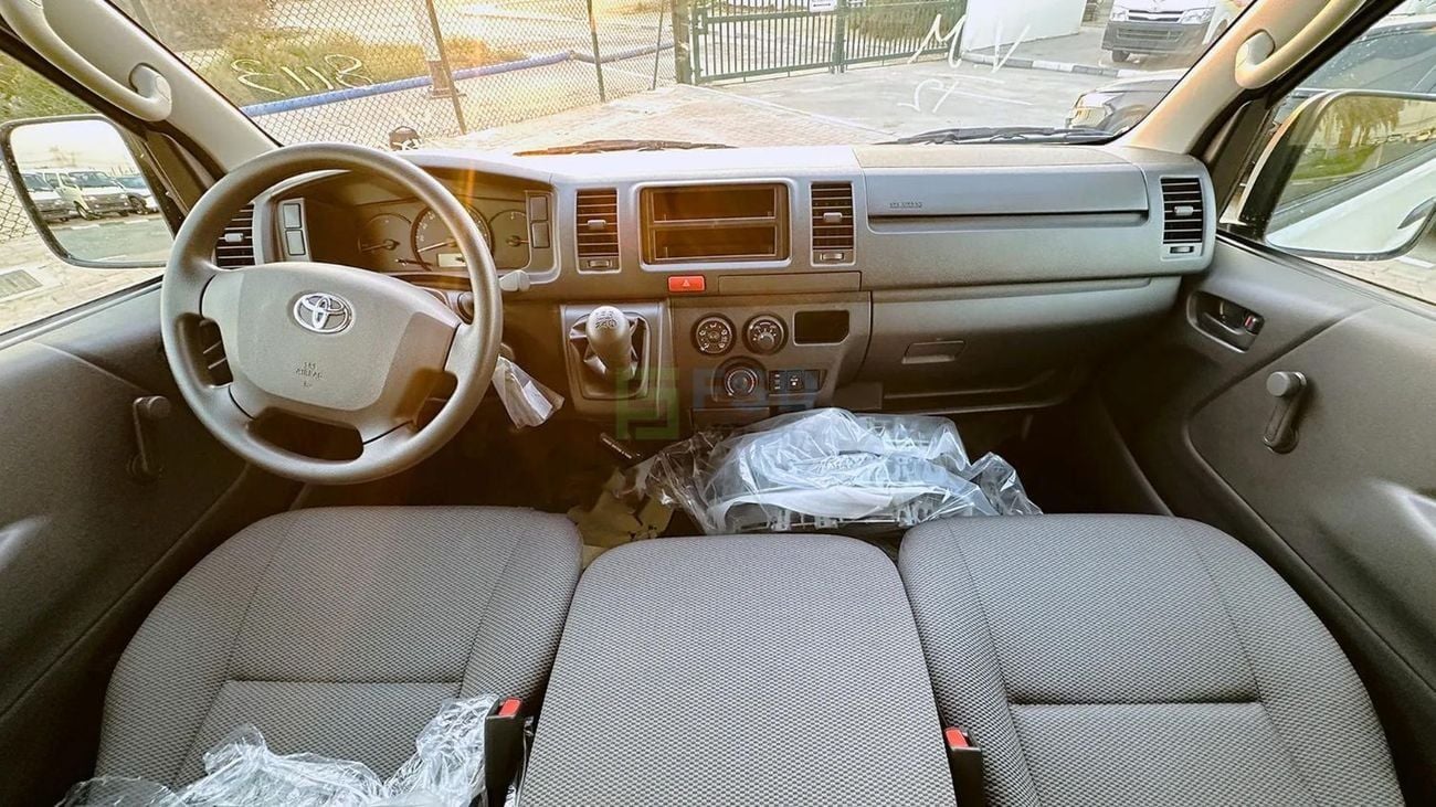 Toyota Hiace Toyota Hiace 2.5L STD Diesel Roof M/T With A/C MY-2024(Export only Africa)