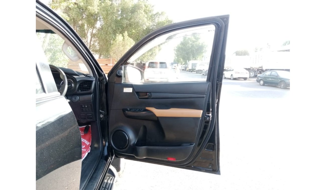 تويوتا هيلوكس TOYOTA HILUX PICK UP RIGHT HAND DRIVE (PM 881)