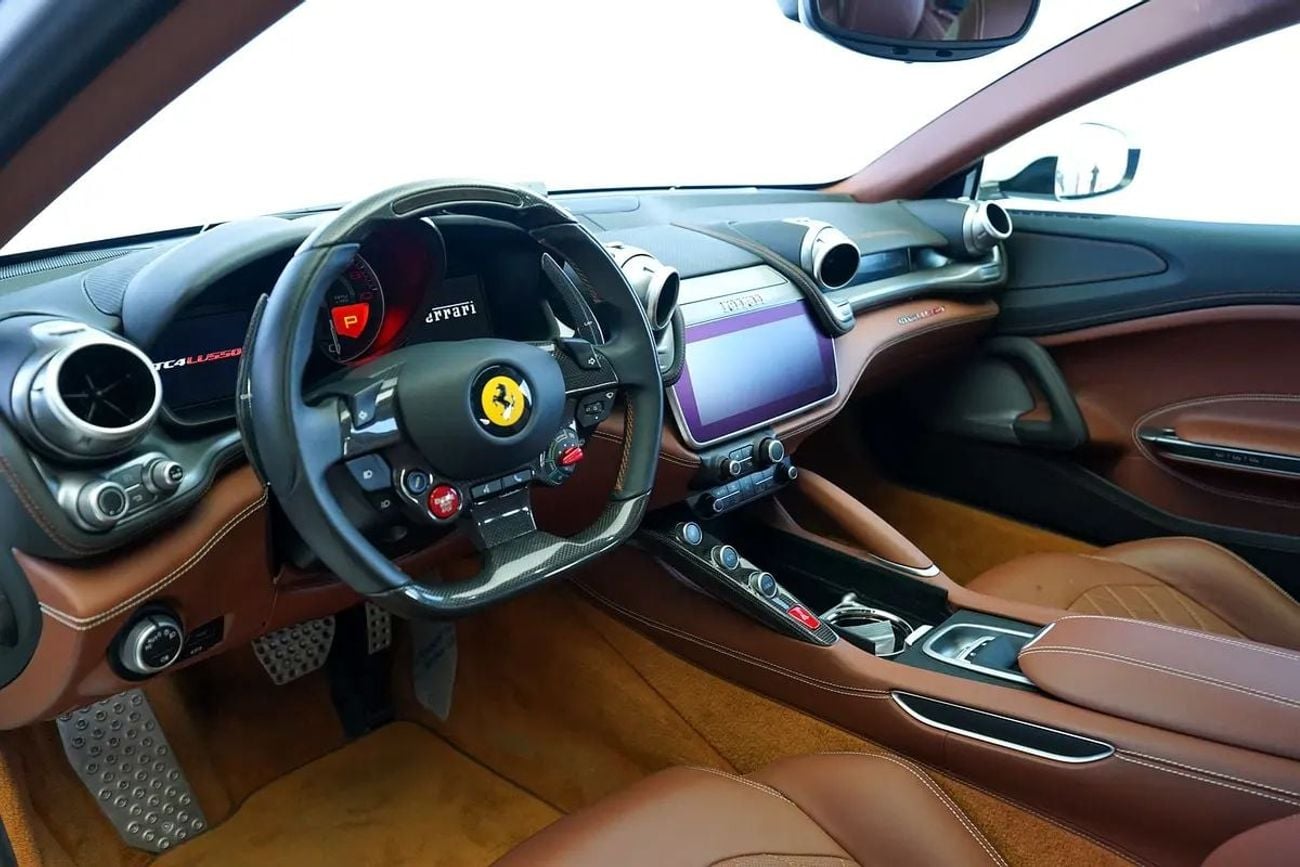 فيراري جي تي سي 4  لوسو LUSSO