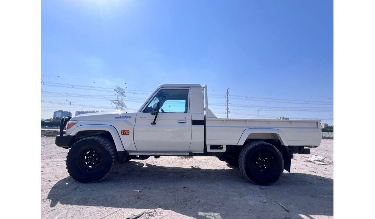 Toyota Land Cruiser Pick Up Diesel 4.5 Liter Single Cab Manual Gear 1VD Engine