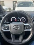 تويوتا لاند كروزر VXR White inside Red