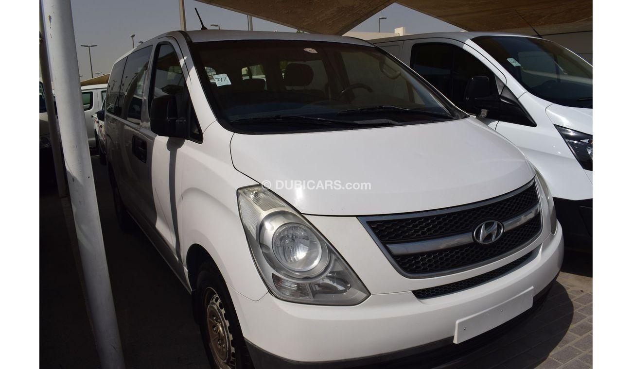 Hyundai H-1 Std Hyundai H-1 van 9 seater , model:2015. Excellent condition